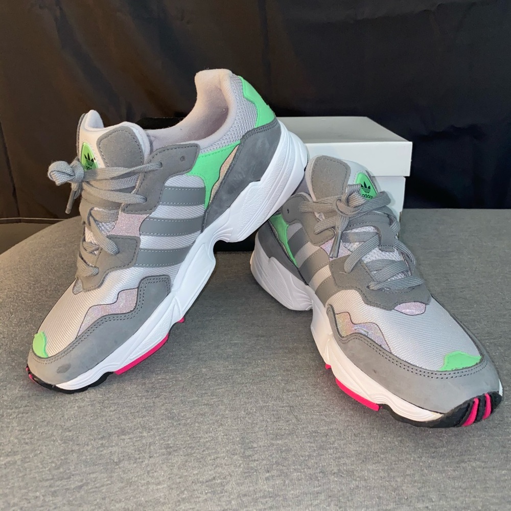Men’s Adidas Torsion size 9.5